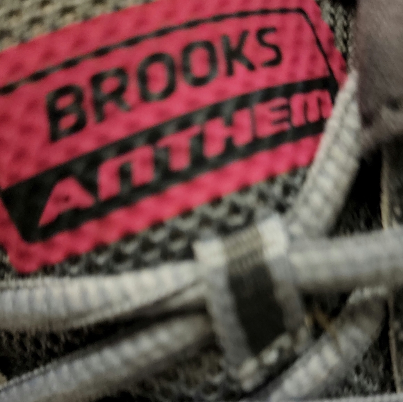 Brooks Anthem- Size 10 - Picture 9 of 10